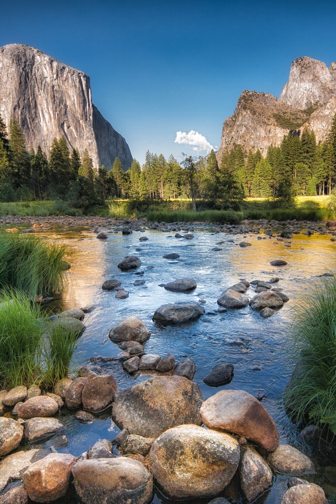 A landscape photo of Yosemite National Park